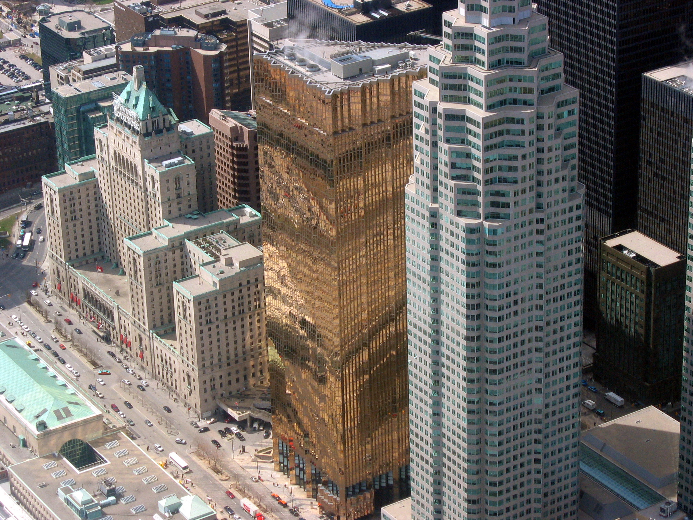 FLying over Toronto April 20 2004 22.jpg